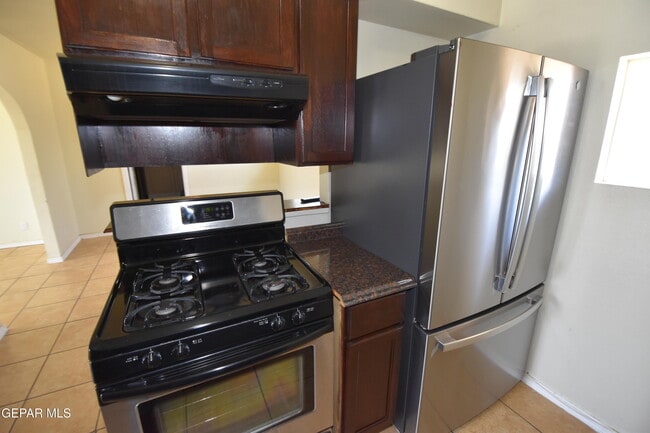 Building Photo - 304 Maricela Dr