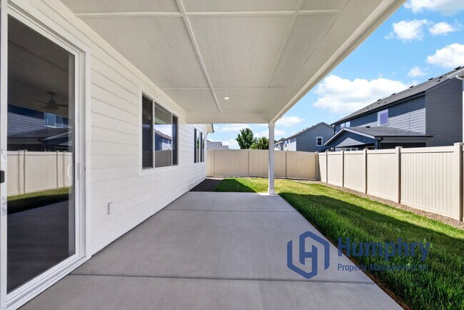 Building Photo - Beautiful home minutes from Costco
