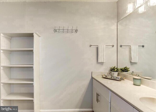 Building Photo - 2500 N Van Dorn St