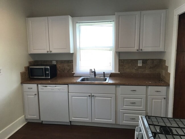 Building Photo - Spacious & Updated Craftsman House in Gifford Park