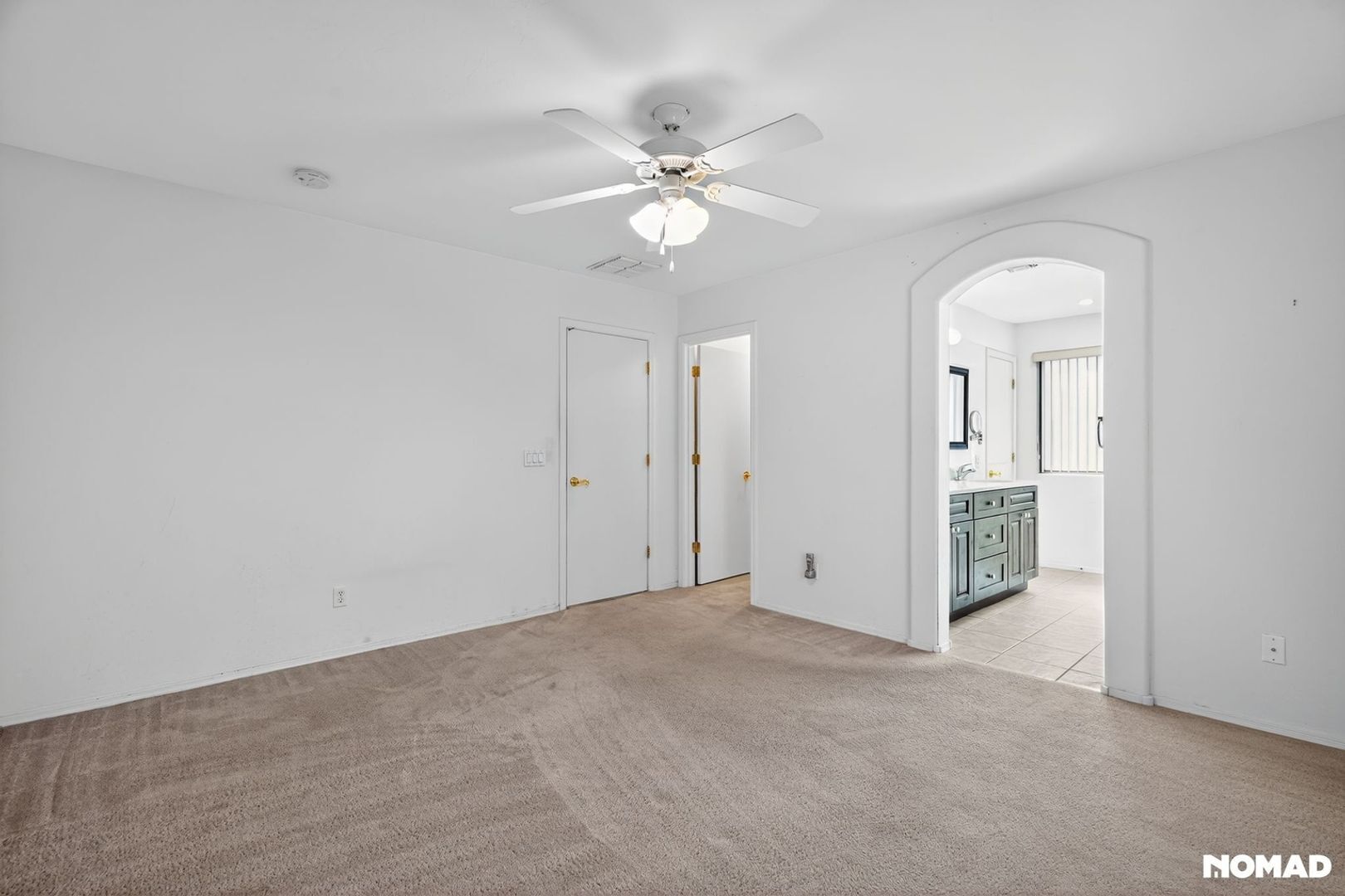 Building Photo - 4660 S Valley Rd