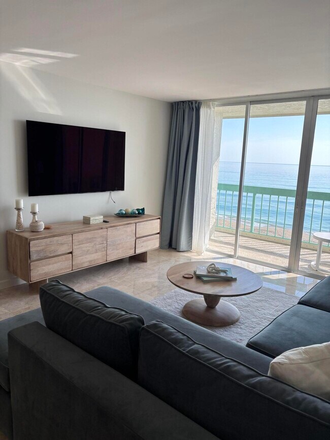 Building Photo - 9940 S Ocean Dr