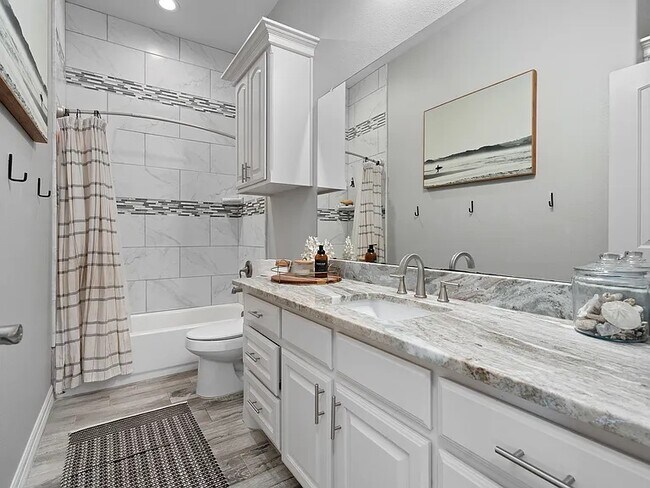 Building Photo - 15114 Barataria Dr