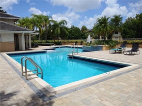 Building Photo - 9799 Westview Dr