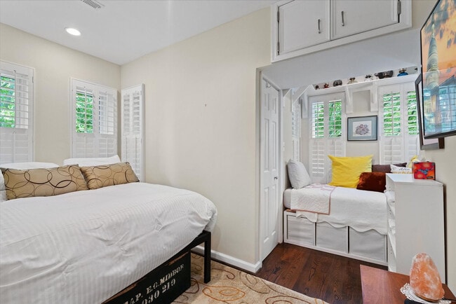 Building Photo - 445 15th St SE