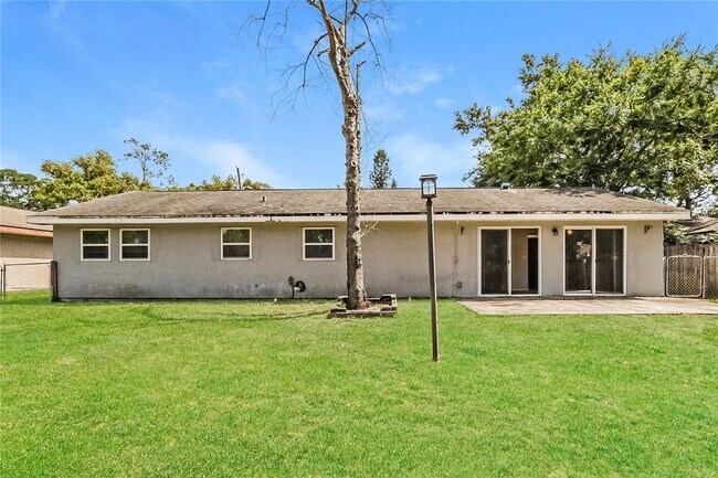 Building Photo - 1005 Park Dr