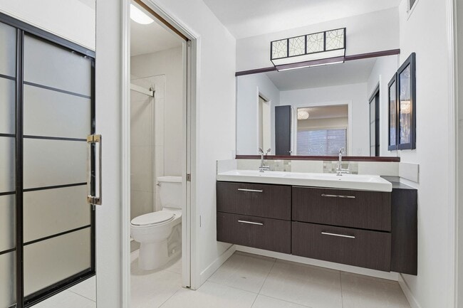 Building Photo - Hidden Gem at Saratoga Creekside – End Unit with Yard