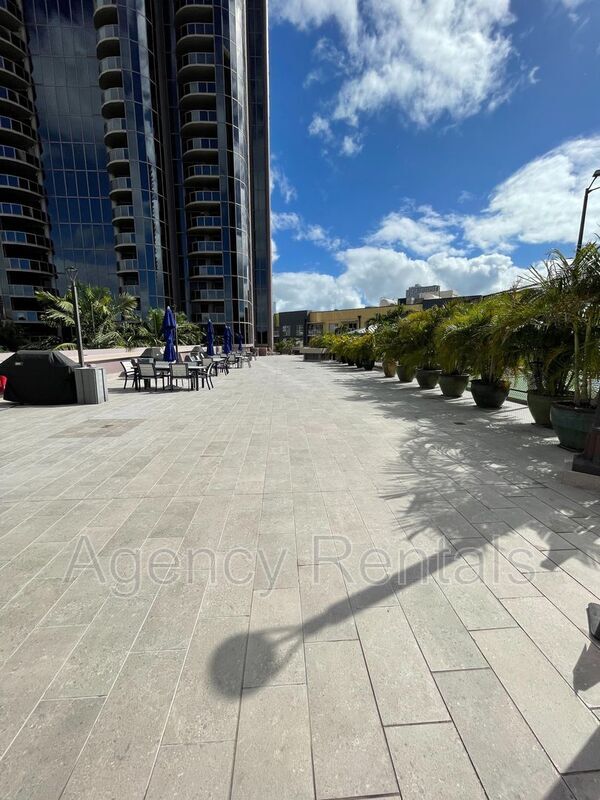 Building Photo - 425 South St