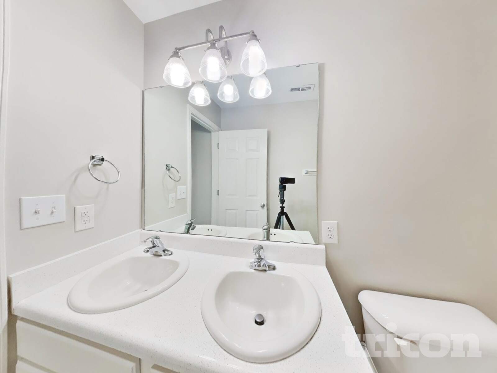 Building Photo - 705 Champion St