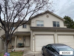 Building Photo - Perfect Townhouse for Roommates!