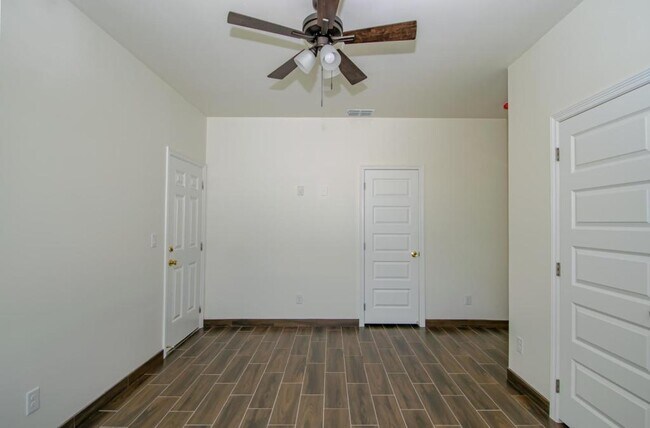 Building Photo - 3012 West Dr