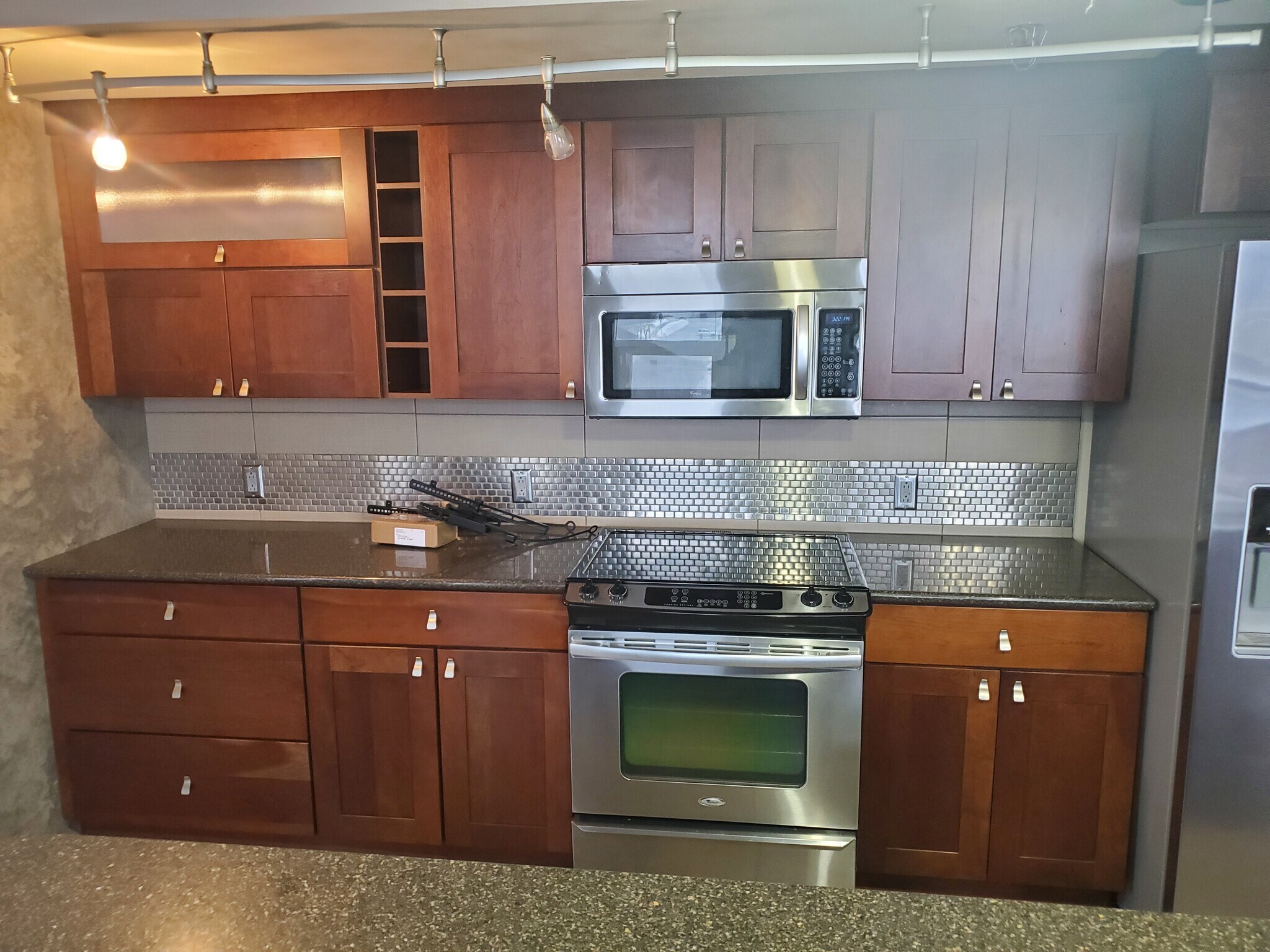 Building Photo - 309 E 5th St