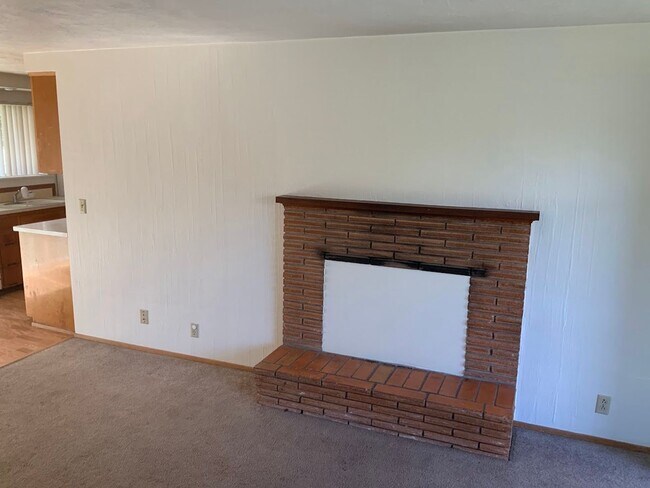 Building Photo - 2 Bedroom Duplex in Cal Young Neighborhood