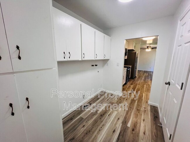 Building Photo - 3912 NE 61st Ave