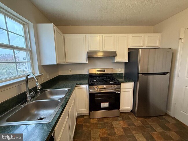 Building Photo - 4345 Normandy Ct