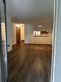 Building Photo - Fresh Paint and New Flooring!   Great loca...