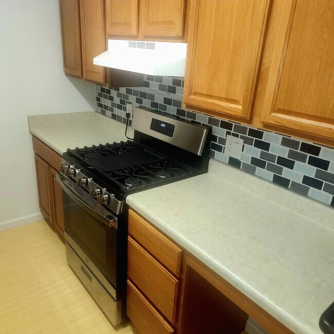 Building Photo - 1700 SW 16th Ct