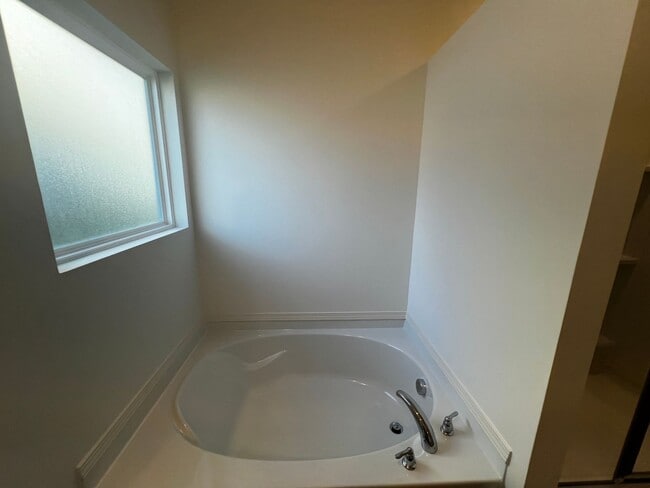 Building Photo - 4BR One-Level Home in Rosser Farms – Open Floor Plan + Prime Location!