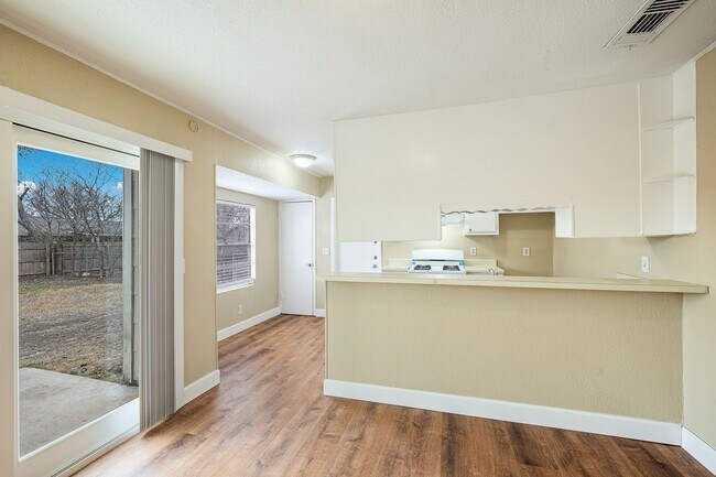 Building Photo - 7118 Glen Point Dr