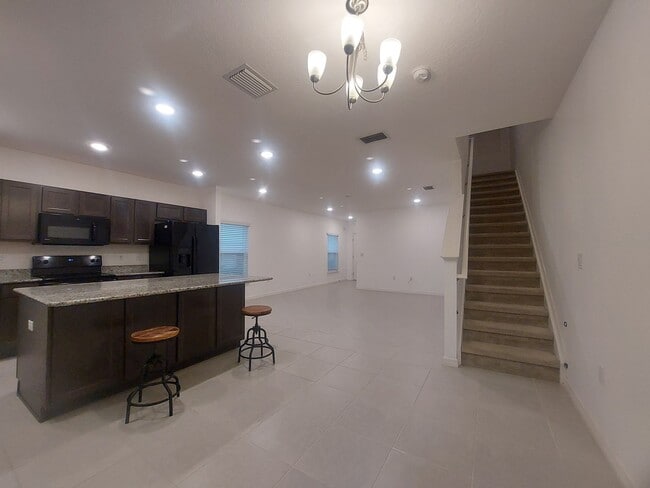 Building Photo - Beautiful 3 Bedroom 2 1/2 Bathroom House i...