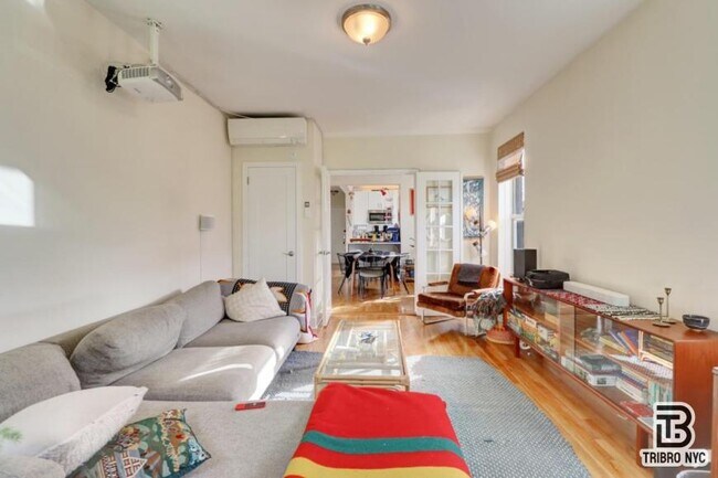 Building Photo - 3 bedroom in Queens NY 11385