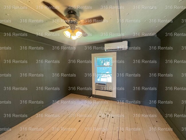 Building Photo - $795 - 2 bed 1 bath - Single Family Home