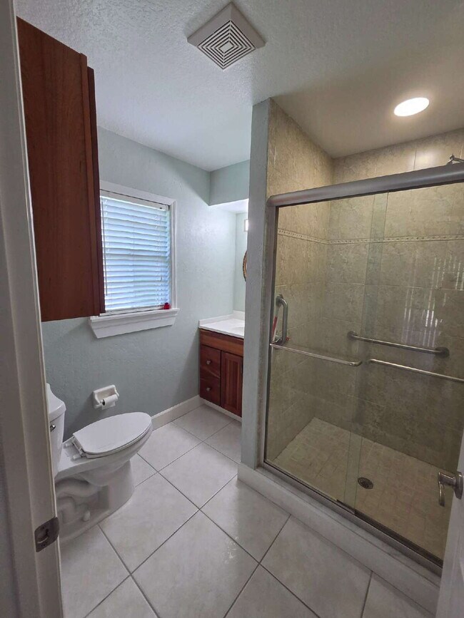 Building Photo - "Charming 2-Bed, 2-Bath North Port Retreat with Gleaming Hardwood Floors!"
