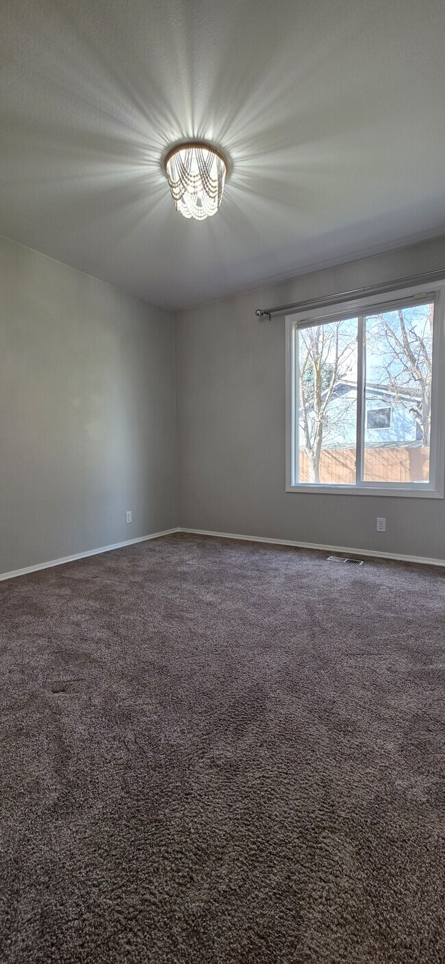 Building Photo - 1123 N Watson Way