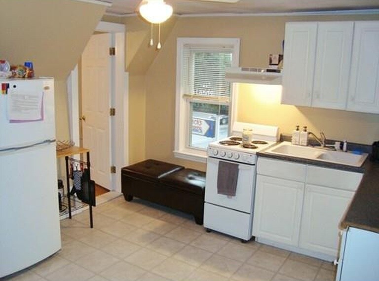 Building Photo - 8 Main St