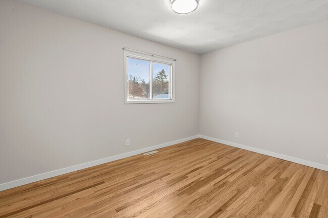 Bedroom #1 - 4622 Parkview Dr