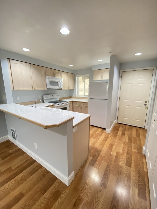 Kitchen - 15805 Waynita Way NE