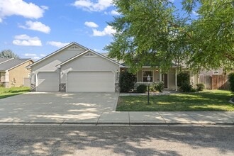 Building Photo - 1770 W Bellagio Dr