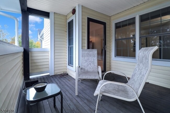 Building Photo - 121 Country Club Dr