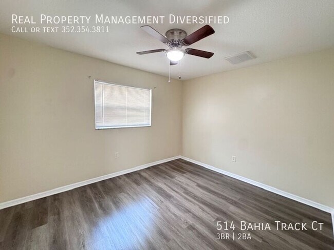 Building Photo - 514 B Track Ct