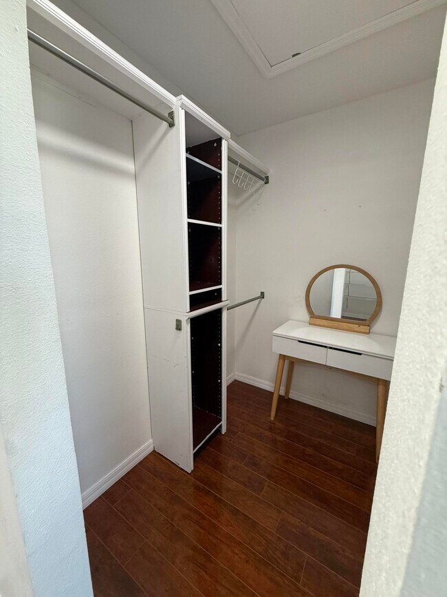 Building Photo - 1925 SW Libra Ln