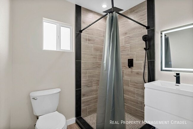 Building Photo - 940 E Anahurst Pl