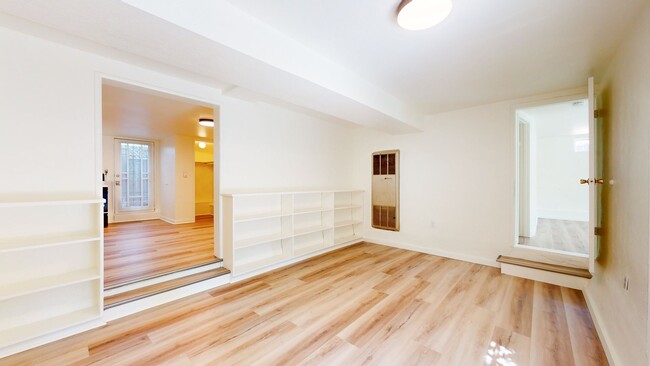 Building Photo - Fantastically Located Garden Apartment