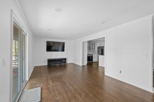 Building Photo - 1744 Woodcliff Pl NE