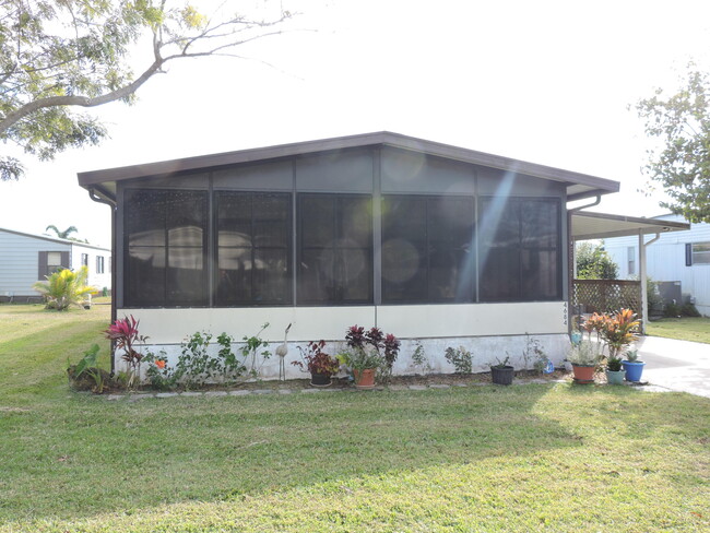 Building Photo - 4684 SE Corkwood Terrace