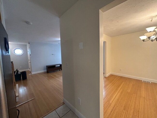 Building Photo - Beautiful 4 Bedroom house in Marlborough!