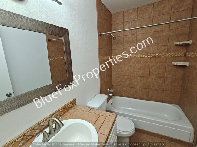 Building Photo - 3690 N Country Club Rd