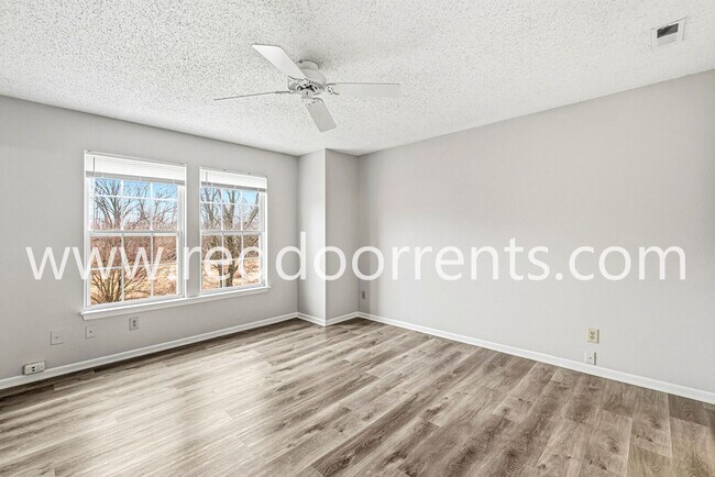 Building Photo - Modern Living in Greenfield