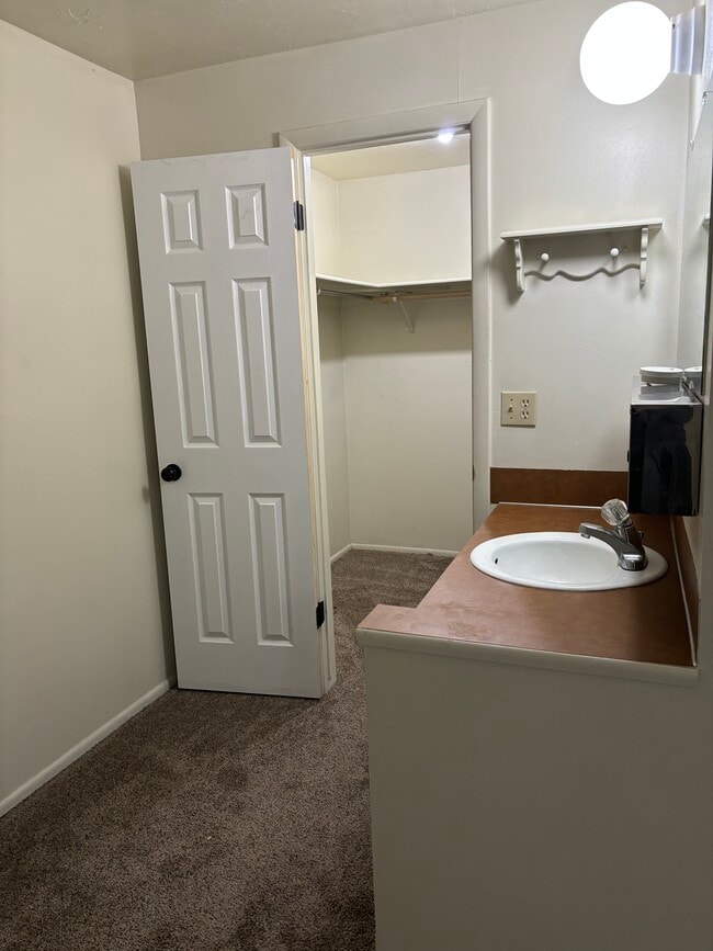 Building Photo - 1818 E 5625 S