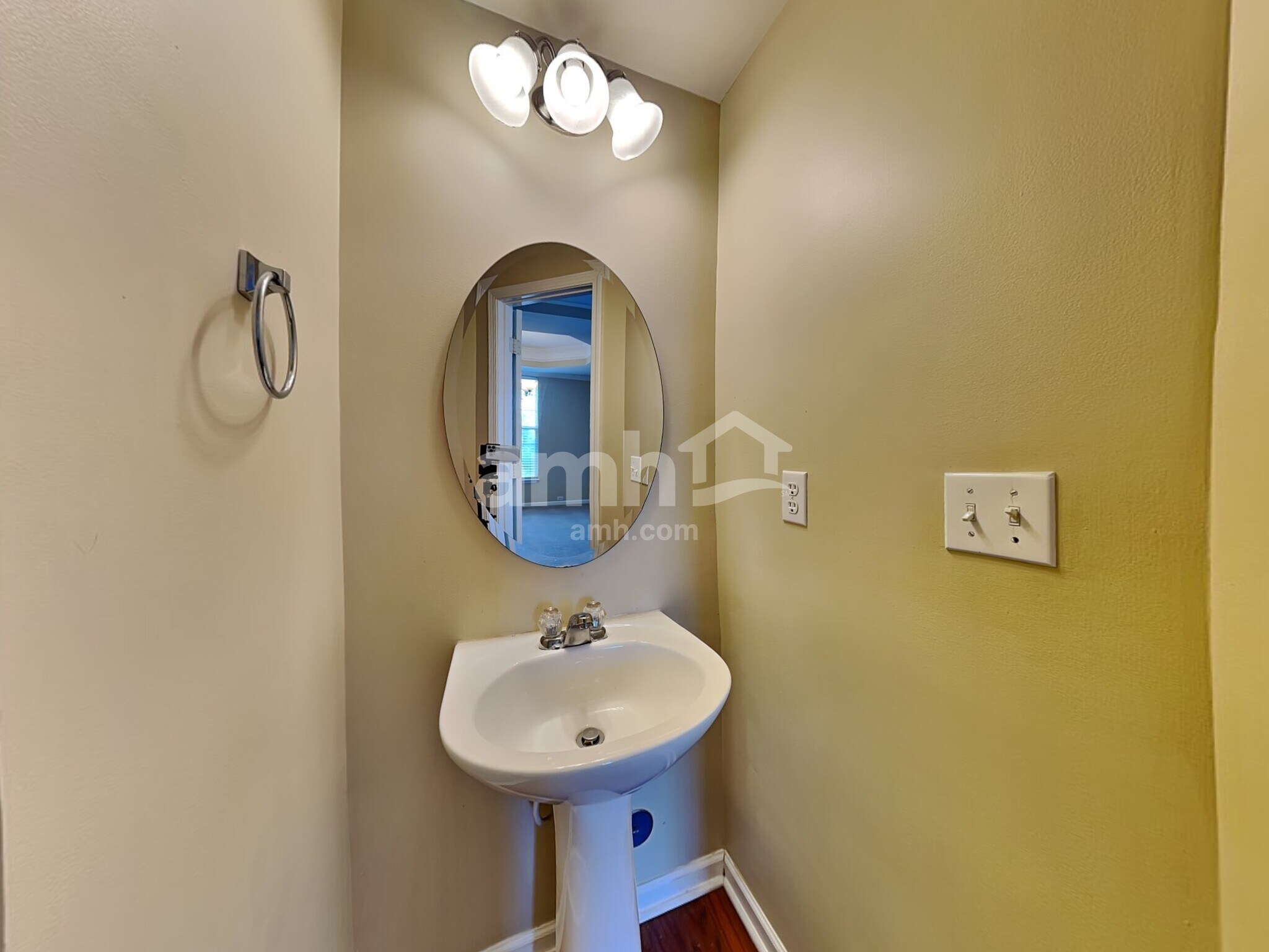 Building Photo - 11 Knoll Ridge Dr