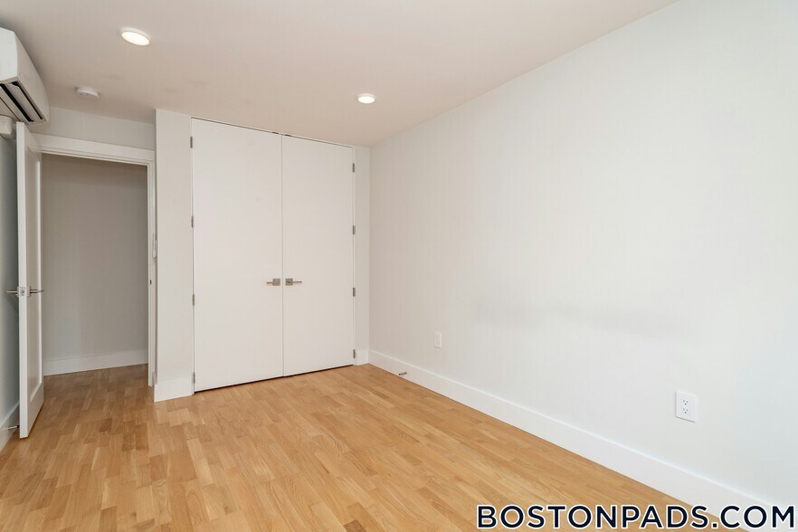 Building Photo - 334 Harvard St