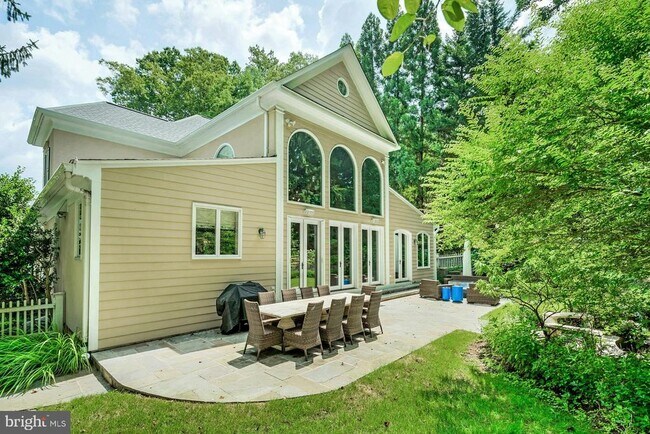 Building Photo - 6698 Glenbrook Rd