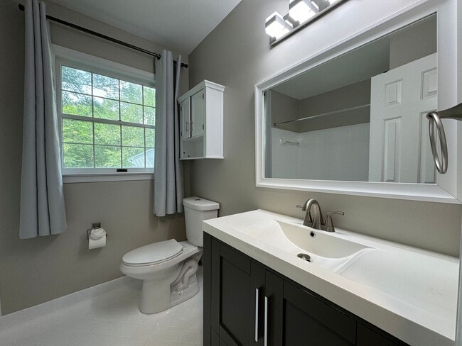 Building Photo - Stunning 4 Bed 3.5 Bath Home With Deck And...