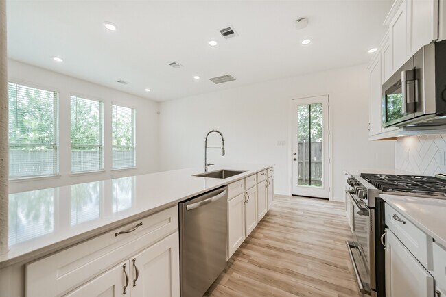 Building Photo - 547 Bristol Tide Ct