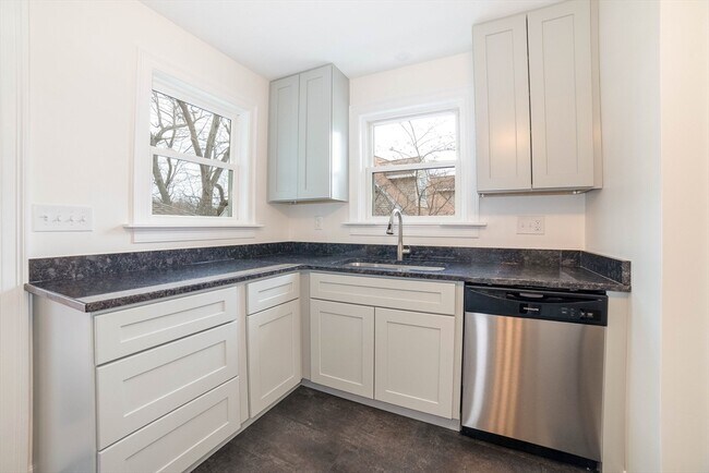 Building Photo - 8 Blackstone St