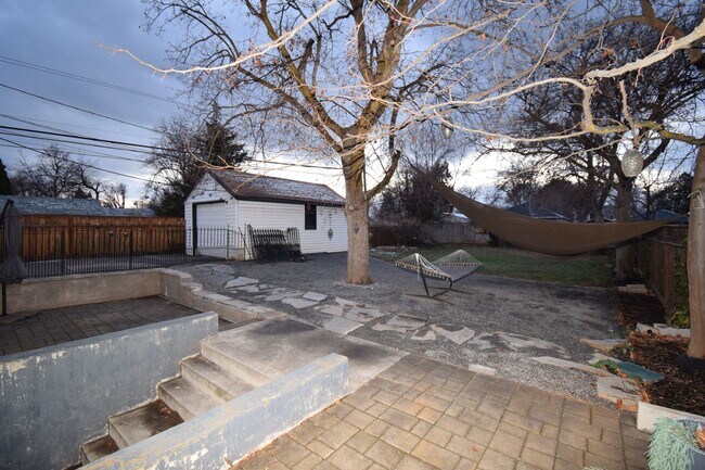 Building Photo - Bright & Updated 3 Bed Near Sugarhouse!!